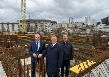 Myftiu Naim Tërnava viziton punishten e Xhamisë Qendrore në Prishtinë