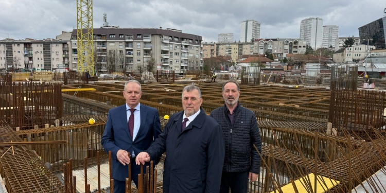 Myftiu Naim Tërnava viziton punishten e Xhamisë Qendrore në Prishtinë