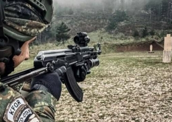 Ushtarë bullgarë të KFOR-it ushtrojnë në poligon për ta përmirësuar “aftësinë e qitjes” dhe që të jenë në gatishmëri, thotë misioni i NATO-s
