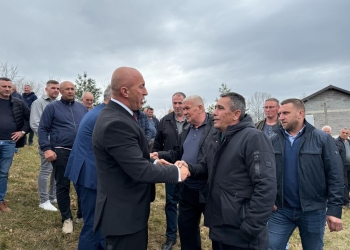 Haradinaj i jep lamtumirën e fundit nënës së bashkëluftëtarit Maliq Ndreca