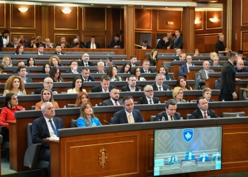 Ndërprerja e seancës konstituive, Kuvendi del me njoftim