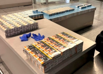 Tri raste të kontrabandës me duhan parandalohen në Aeroportin e Prishtinës
