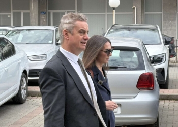 Ambasadorë në Kuvend, monitorojnë seancën konstituive