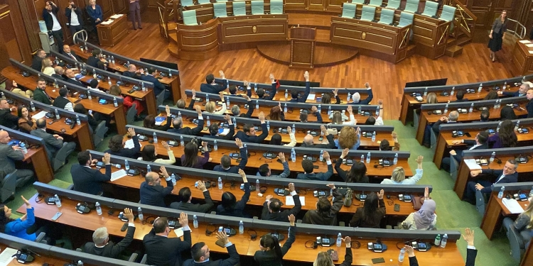 Ç’ndodhi në seancën konstituive të Kuvendit? Çka më tej?