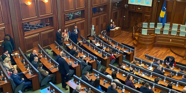 Komisioni i njëjtë për verifikimin e mandateve të deputetëve brenda 30 minutash paraqet raportin  e ri