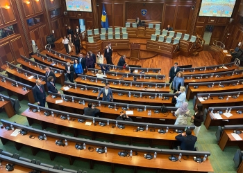 Deputetët e VV-së kthehen në seancë