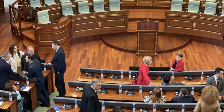 Kryesuesi i seancës kërkon konsultim të partive