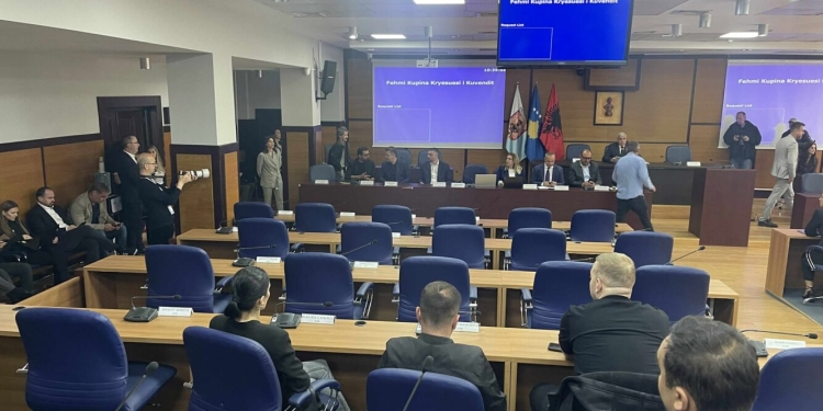 Dështoi seanca e jashtëzakonshme e KK të Prishtinës, VV dhe PDK s’morën pjesë