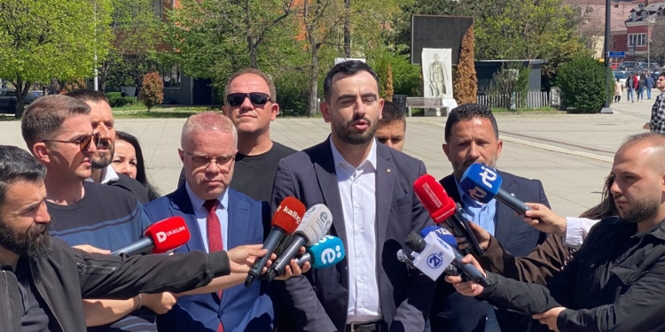 Grupi “Asnjë cent më shumë” paralajmëron përshkallëzim të protestave nëse nuk pezullohet vendimi i ZRrE-së