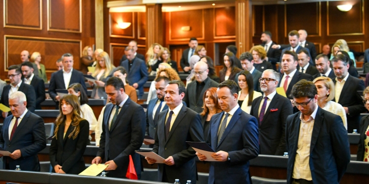 Albulena Haxhiu s’i mori votat për kryeparlamentare, çka pritet të ndodhë nesër në Kuvend?