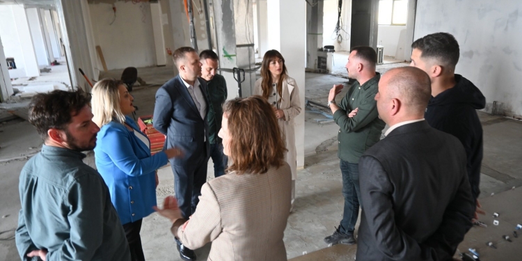 Albulena Haxhiu shkon në Institut të Mjekësisë, thotë se po renovohet për herë të parë që nga 2005’ta