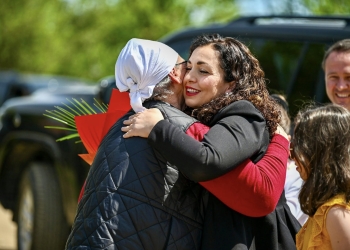 Për Pashkë, Presidentja viziton nënën Stanë Gashi: Tre djem dhe vajza e saj ishin pjesë e UÇK-së