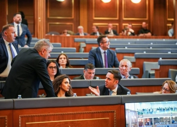 Kica-Xhelili: Dorëhiquni sikurse ua kërkon ligji që keni miratuar vet