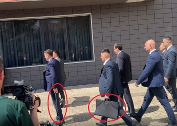 Siguri apo paranojë? Mbrojtja e Kurtit me mburojë antiplumb e çadër