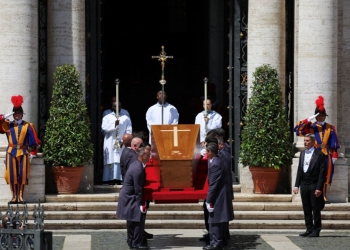 Vatikani: Papa Françesku është varrosur