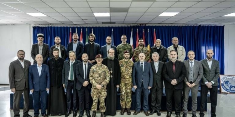 Në selinë e KFOR-it në Kosovë zhvillohet një takim ndërfetar, flitet se si feja mund të jetë mjet ndërmjetësimi e zgjidhje e konflikteve
