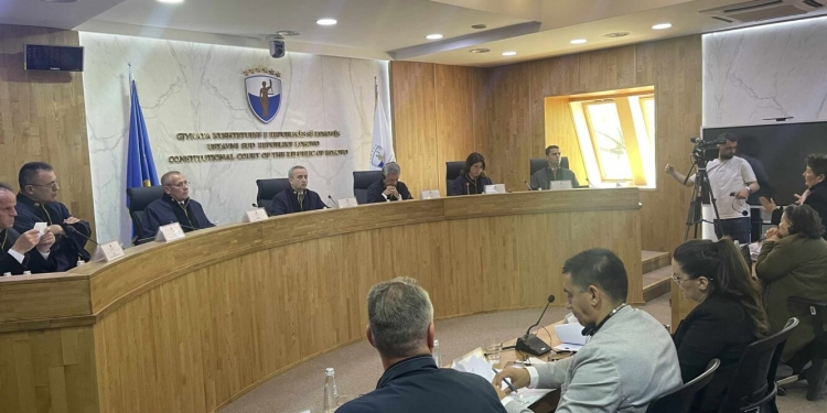 Seancë dëgjimore publike në Kushtetuese, kontest pronësor për një parcelë në qendër të kryeqytetit