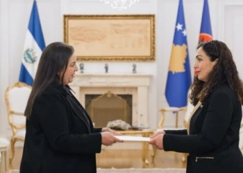 Osmani pranon letrat kredenciale nga Ambasadorja e re e El Salvadorit në Kosovë, Rhina Bardi
