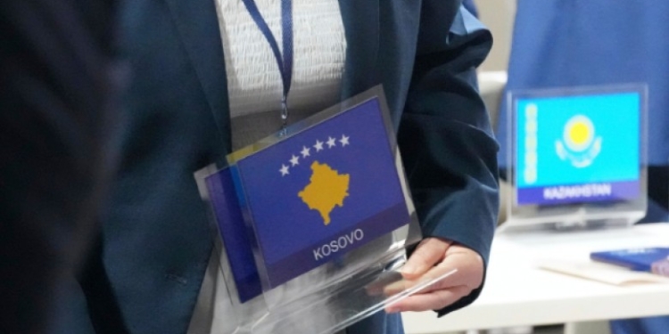 Komiteti Olimipik i kërkon sqarime UEFA-s për heqjen dhe djegien e flamurit kosovar në Serbi