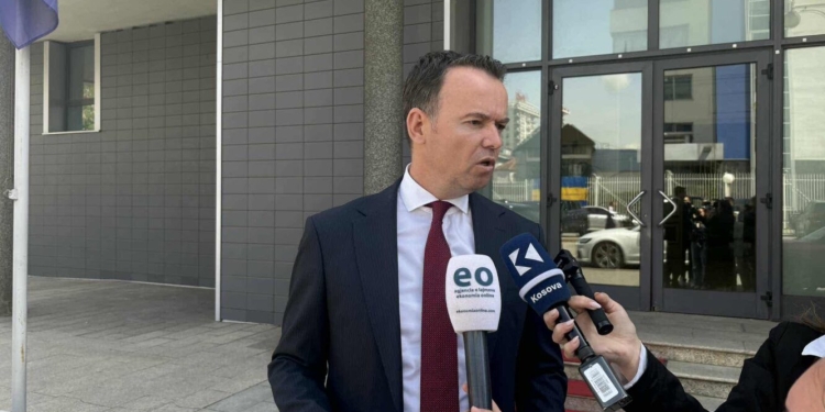 Peci: Opozita po e bllokon Kuvendin përmes kontestimit të emrit, nuk guxojmë të mbesim pa institucione