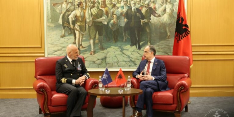 Begaj me zyrtarin e lartë të NATO-s: Të mbështesim anëtarësimin e Kosovës në organizata ndërkombëtare