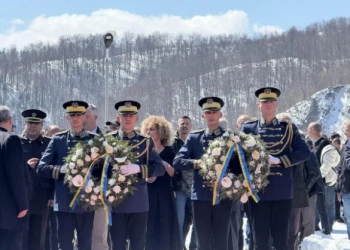 “E pritëm të gjallë, por nuk erdhi”, flasin familjarët e dëshmorëve të Betejës së Koshares