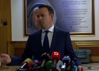 Peci i merr shembull pakicat për të kërkuar partive tjera votat për Haxhiun kryeparlamentare