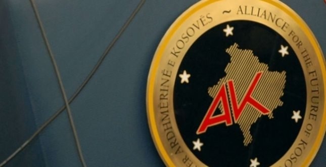 Formimi i qeverisë së re nga opozita, zyrtari i AAK-së thotë se posti i kryeministrit i takon PDK-së