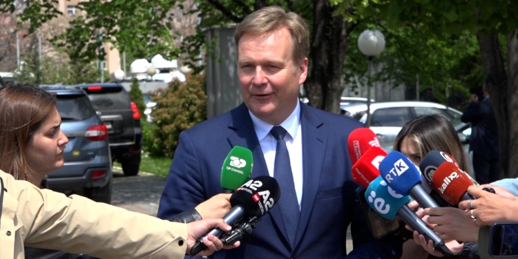 Sorensen pas vizitës në Prishtinë: Jemi duke punuar, kaq