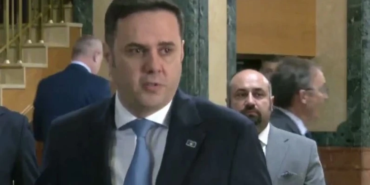 Abdixhiku: Kryesuesi ndërpreu seancën pa të drejtë, veproi kundër Rregullores së Kuvendit