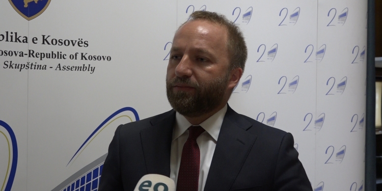 Tahiri: Dy qeveritë e udhëhequra nga Kurti, kanë bërë 11 shkelje kushtetuese