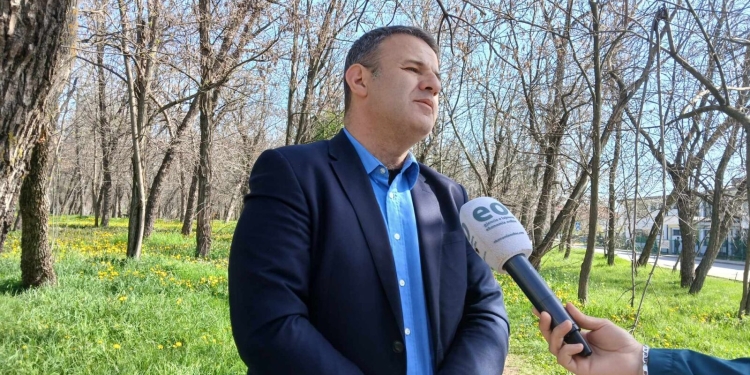 Kasolli: VV-ja dhe Kurti po blejnë kohë për negociim votash për krijimin e institucioneve