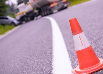 Aksidenti në Ferizaj, vetura ra në lumin Nerodime