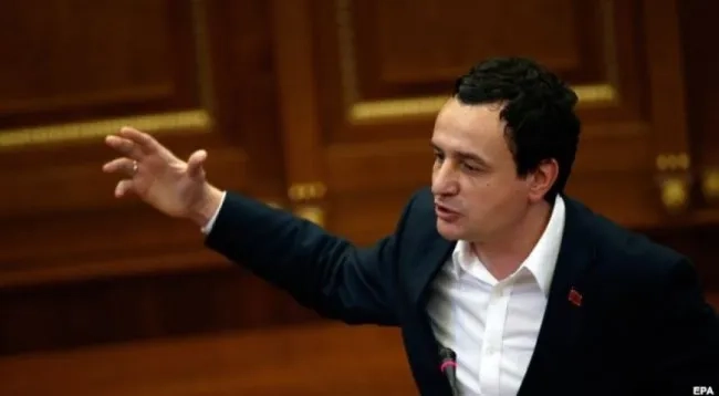 Reuters raporton për dështimin e VV-së në Kuvend: Kurti i quante opozitën ‘kafshë’ dhe ‘hajna’