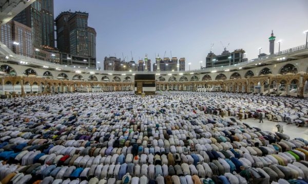 Arabia Saudite pezullon vizat afatshkurtra për 14 vende, përfshirë Indinë, përpara sezonit të Haxhit