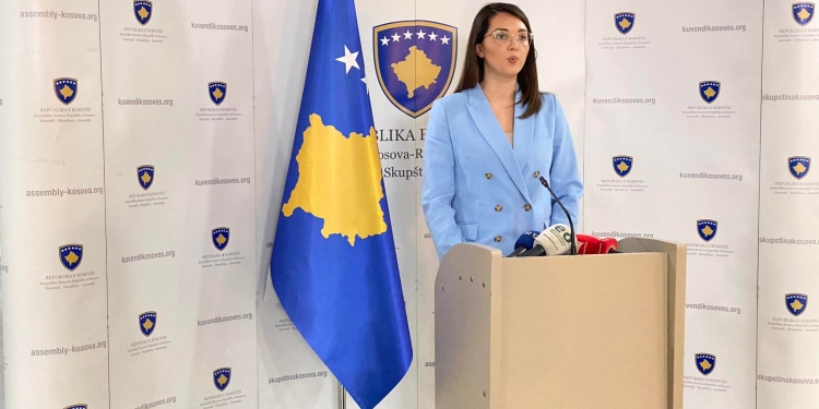 Deputetja e VV-së thotë se nuk kanë emër tjetër pos Albulena Haxhiut për kryeparlamentare