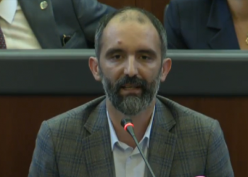Abrashi i VV-së para seancës jep sinjale që kryesuesi Dehari s’do ta hedhë përsëri në votim raportin për mandatet