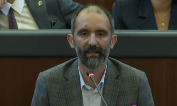 Abrashi i VV-së para seancës jep sinjale që kryesuesi Dehari s’do ta hedhë përsëri në votim raportin për mandatet