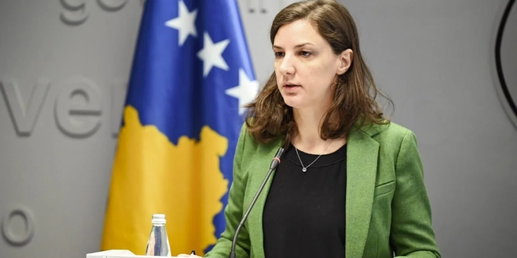 “Pishina me ujë të nxehtë, prodhimi i drogës” – Rizvanolli akuzon qytetarët për shpenzimin e rrymës