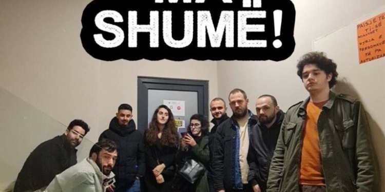 “Asnji cent ma shumë”, aktivistët bllokojnë zyrat e ZRrE-së