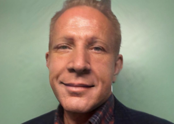 Mashtrime në emrin e Behgjet Pacollit në Shqipëri, kërkonin shuma deri në 95 mijë euro