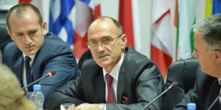 Arrestimi i katër serbëve në Gjakovë, ish-ministri i MPB-së: Institucioneve u duhet kohë për t’i mbledhur faktet