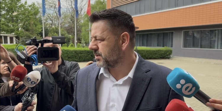 Bekë Berisha AAK: Po bre ne  e kemi obligim t’ua bëjmë votat!?