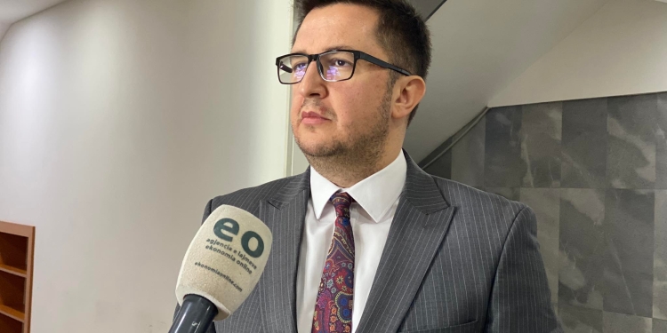 Mustafa: Kurti nuk i ka votat as për kryeparlamentar e as për Qeveri