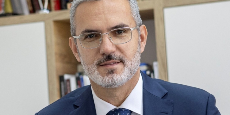 “Albulena duhet të tërhiqet vetë – nuk e duan”, Bujar Dugolli thotë se emri i saj nuk duhet të bëhet pengesë për institucionet