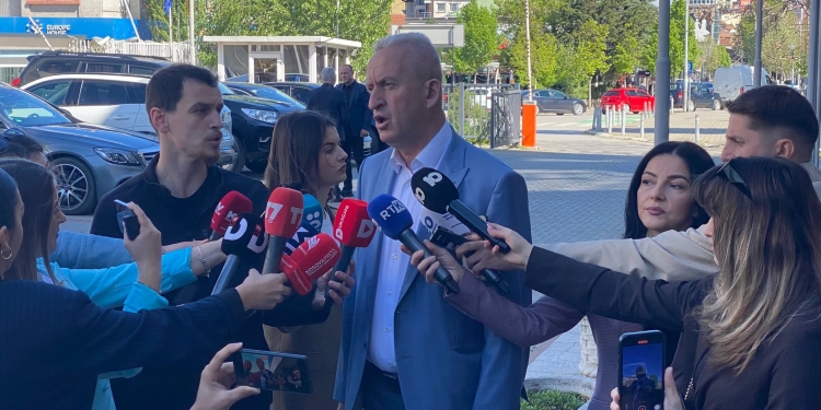 Qalaj-PDK: Albulena Haxhiu s’do të këtë votën për kryeparlamentare, as sot e as pas një muaji