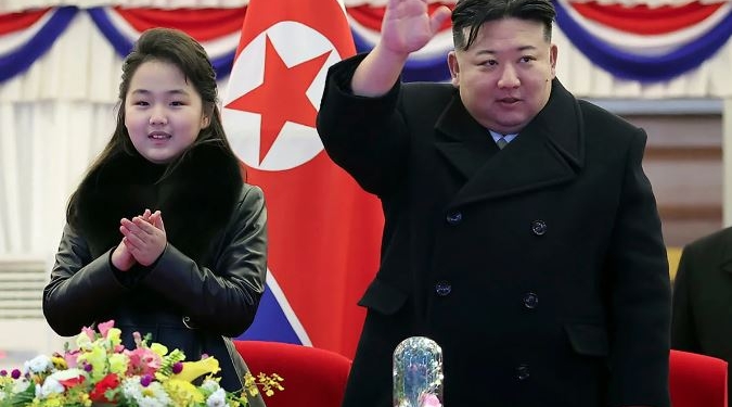 Shfaqet pasuesja e Kim/ Diktatori koreanoverior show me të bijën