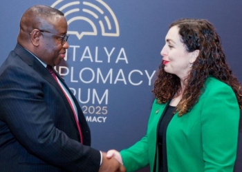 Presidenti i Sierra Leones ndan foto nga takimi me Osmanin: U dakorduam për forcim të lidhjeve tona