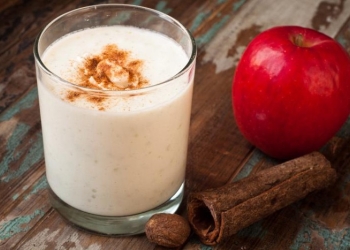 Smoothie me mollë për mëngjes