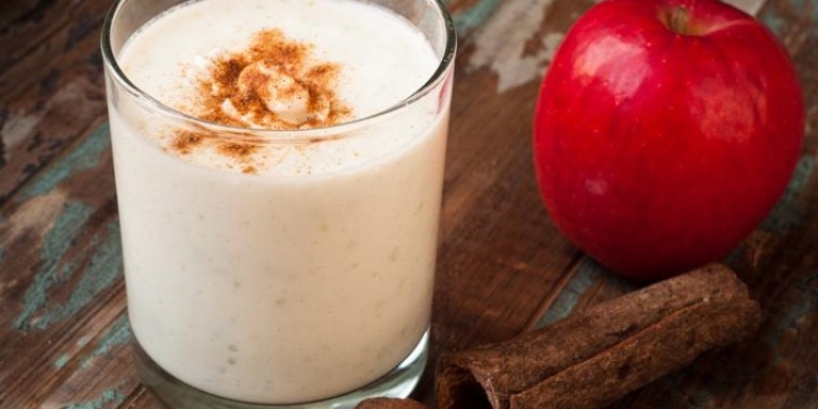 Smoothie me mollë për mëngjes